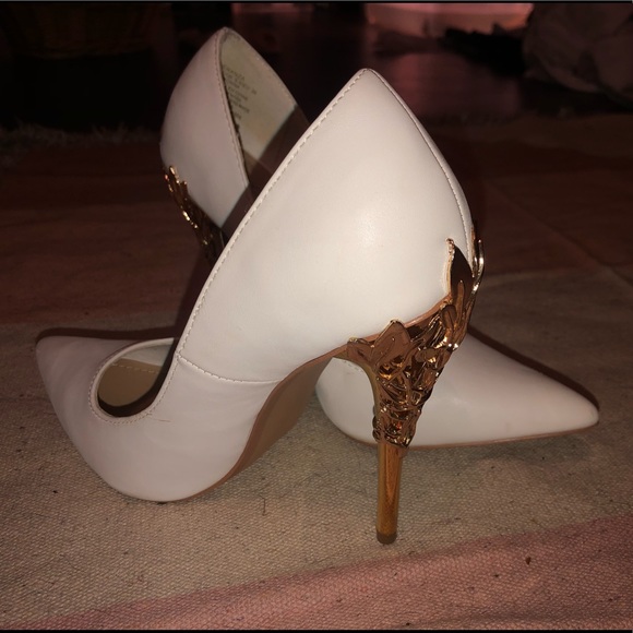 Gold detailed white shoes - Picture 3 of 10